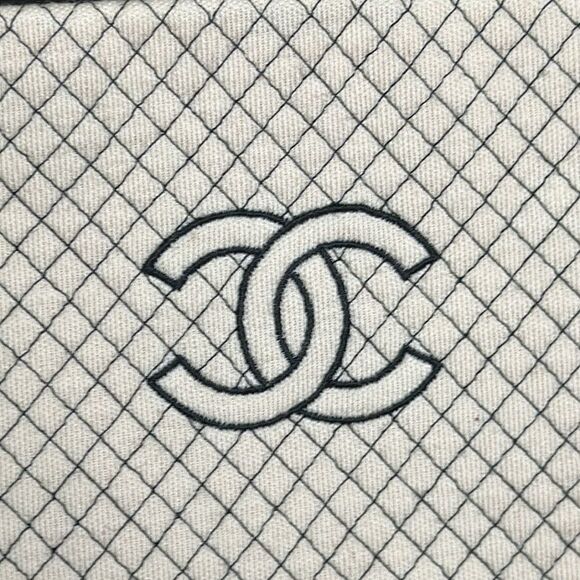 💯Authentic Chanel Cream & Black Patent Leather & Knit Quilted Bowler Bag🍀 - Picture 15 of 17